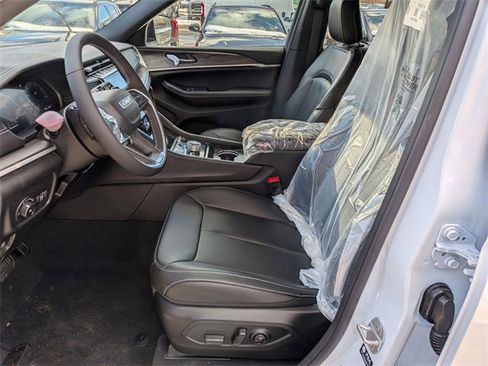 New 2025 Jeep Grand Cherokee Limited image 6