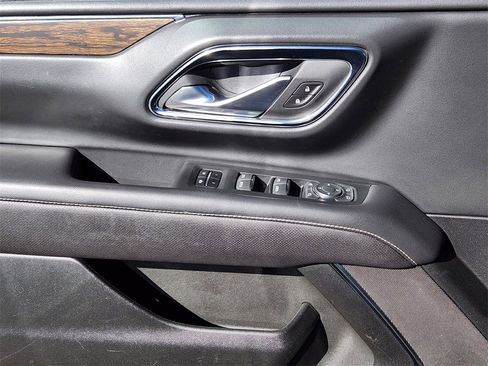 Used 2024 Chevrolet Tahoe Premier image 3