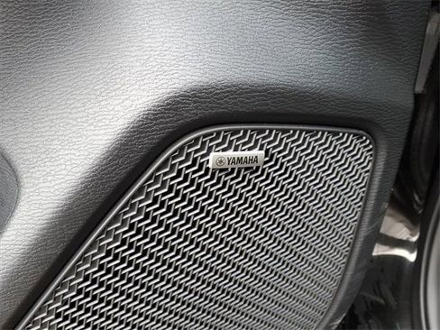 Used 2025 Mitsubishi Outlander AWD image 11