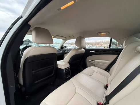 Used 2017 Chrysler 300 Limited image 10