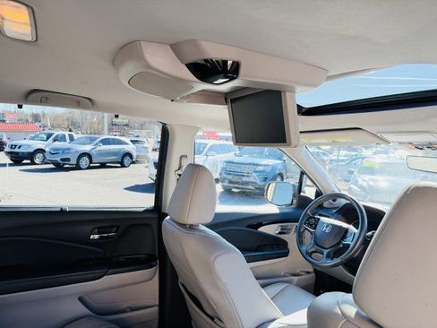 Used 2021 Honda Pilot Touring image 21