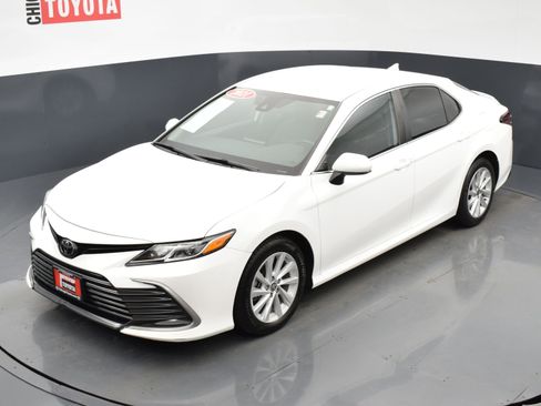 Used 2021 Toyota Camry LE image 23