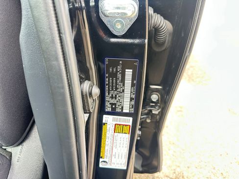 Used 2025 Toyota Highlander LE image 30