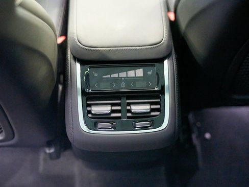 New 2025 Volvo XC90 B6 Ultra w/ Lounge Package image 18