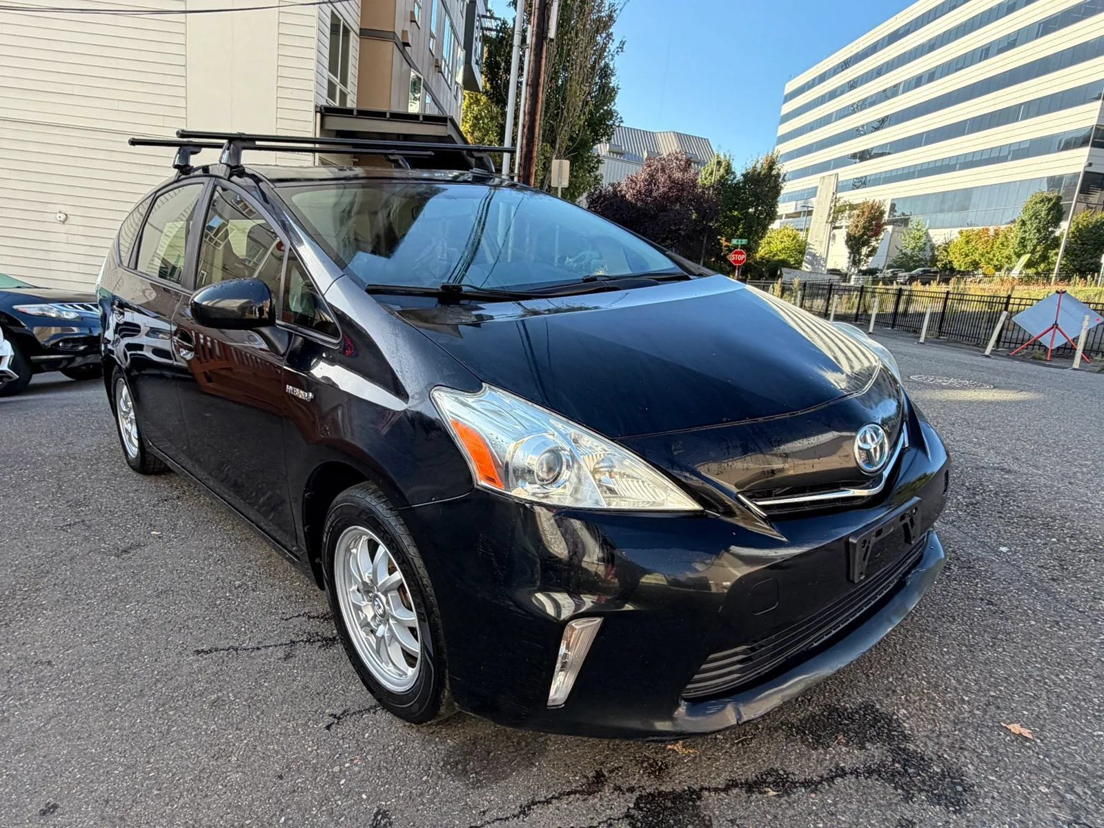 Used 2014 Toyota Prius V Two FWD image 4