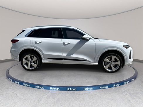 Certified 2025 Audi Q5 2.0T Premium Plus w/ Premium Plus image 3