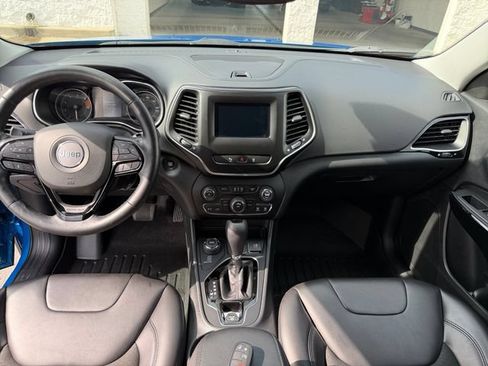 Used 2021 Jeep Cherokee Latitude Plus AWD/4WD image 21