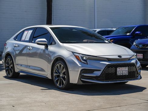 Certified 2025 Toyota Corolla SE w/ SE Premium Package FWD image 5