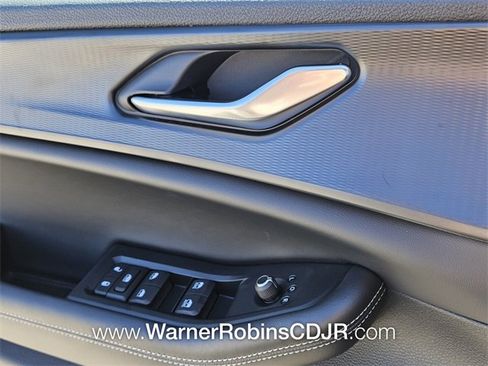 New 2025 Jeep Grand Cherokee Laredo X image 28