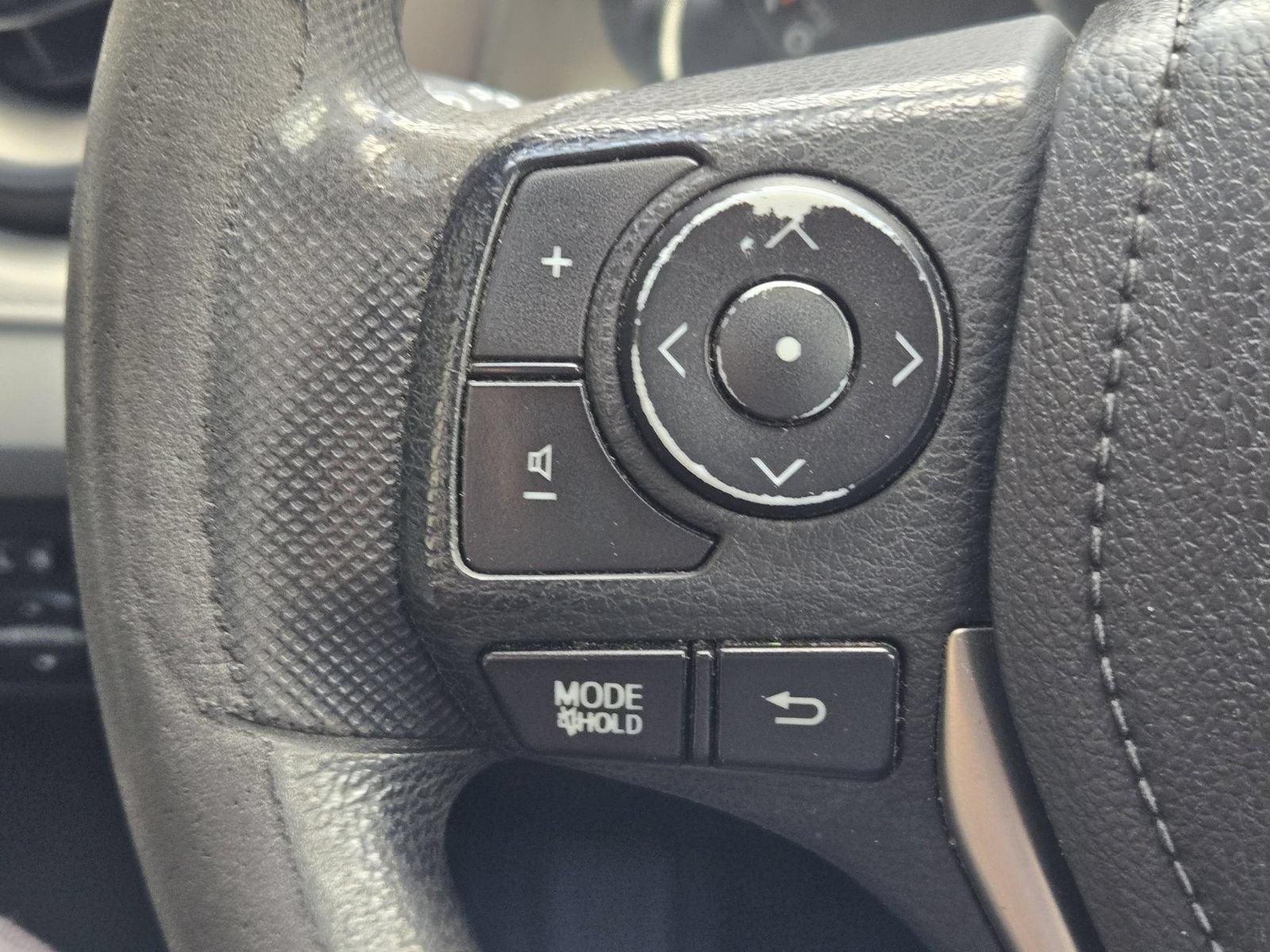 Used 2015 Toyota RAV4 LE AWD/4WD image 29