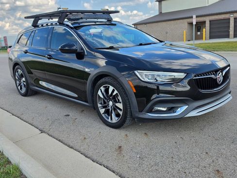 Used 2018 Buick Regal Preferred w/ Sights and Sounds Package AWD/4WD image 3