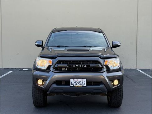 Used 2015 Toyota Tacoma PreRunner w/ TRD Sport Package RWD image 2