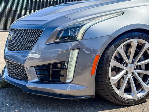 Used 2019 Cadillac CTS V w/ Luxury Package RWD image 2