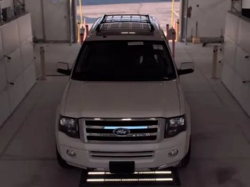Used 2014 Ford Expedition Limited w/ Equipment Group 301A AWD/4WD image 2
