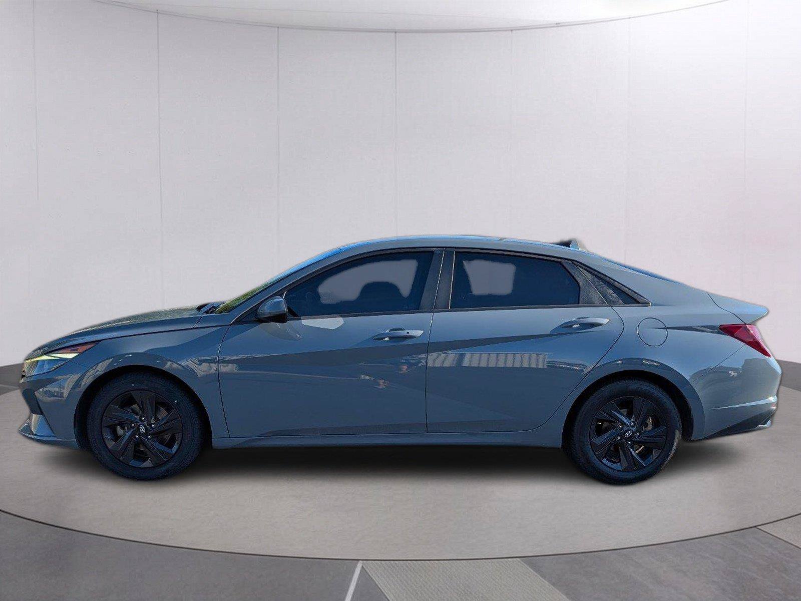 Used 2023 Hyundai Elantra SEL FWD image 2