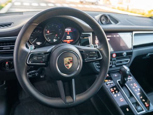 Used 2025 Porsche Macan image 14