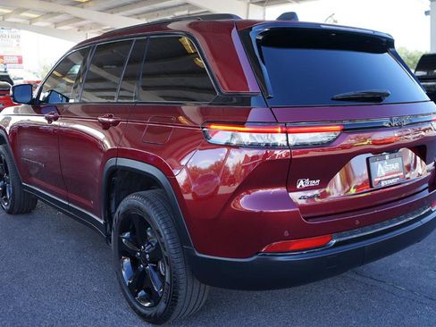 Used 2024 Jeep Grand Cherokee Limited w/ Black Appearance Package AWD/4WD image 6