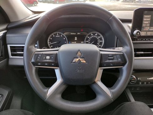 Used 2022 Mitsubishi Outlander ES image 20