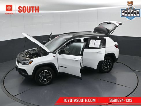Used 2024 Jeep Compass Trailhawk AWD/4WD image 52