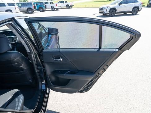Used 2017 Honda Accord EX-L image 15