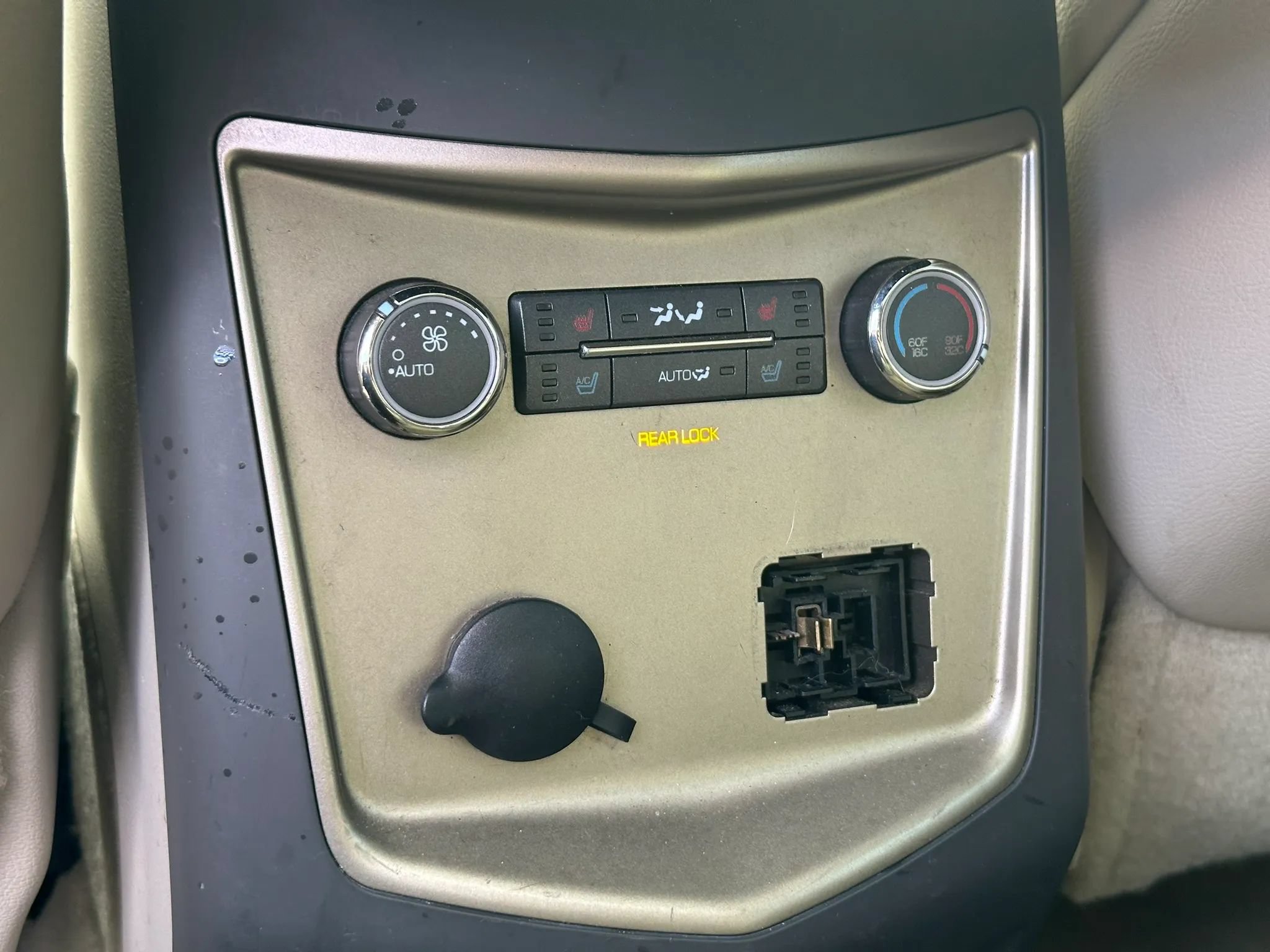 Used 2012 Lincoln MKT AWD image 29