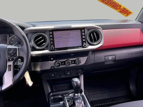 Used 2020 Toyota Tacoma SR5 RWD image 7