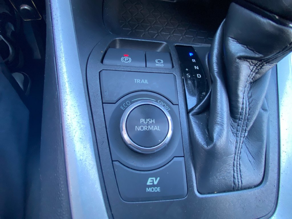 Used 2023 Toyota RAV4 LE AWD/4WD image 23