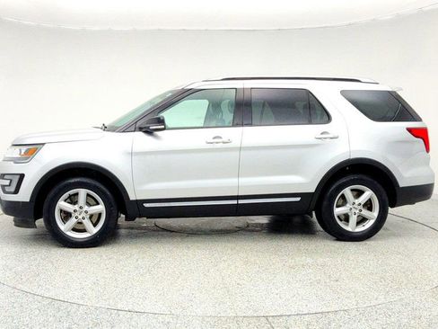 Used 2017 Ford Explorer XLT w/ Equipment Group 202A image 8