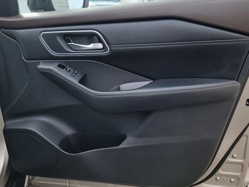 Used 2021 Nissan Rogue SL w/ Premium Package image 50