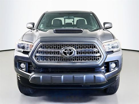 Used 2016 Toyota Tacoma TRD Sport image 2