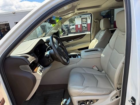 Used 2017 Cadillac Escalade ESV Premium Luxury AWD/4WD image 31