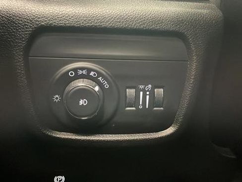 Used 2024 Jeep Grand Cherokee L Limited w/ Black Appearance Package image 21