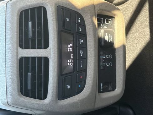 Used 2019 Honda Pilot Touring image 31