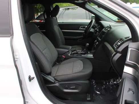 Used 2019 Ford Explorer XLT w/ Equipment Group 201A FWD image 10