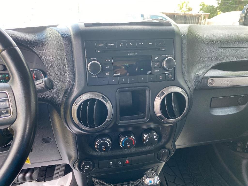 Used 2011 Jeep Wrangler Unlimited Sport w/ Connectivity Group AWD/4WD image 28