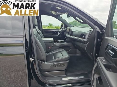 Used 2025 Chevrolet Suburban Z71 AWD/4WD image 28