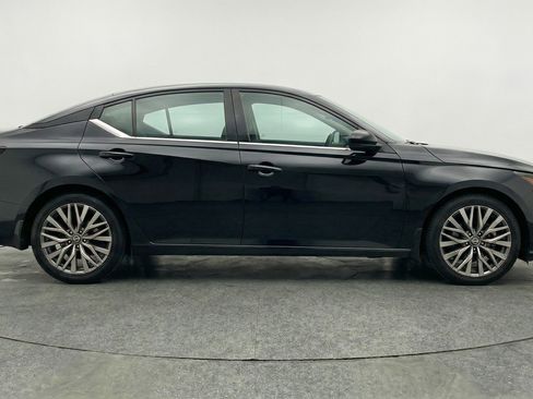 Used 2025 Nissan Altima 2.5 SV image 11