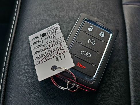 New 2025 Jeep Grand Cherokee Limited image 36