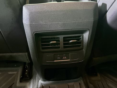 Used 2025 Chevrolet Colorado Z71 AWD/4WD image 28