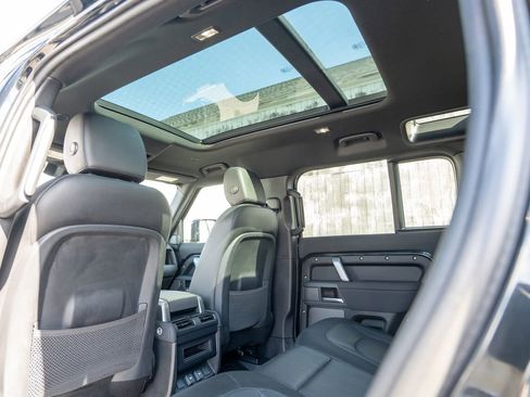 Used 2023 Land Rover Defender 110 X-Dynamic SE image 35