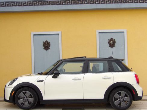 Used 2022 MINI Cooper S image 8