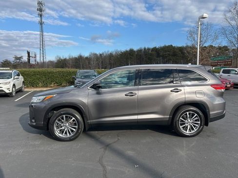Used 2019 Toyota Highlander XLE image 10