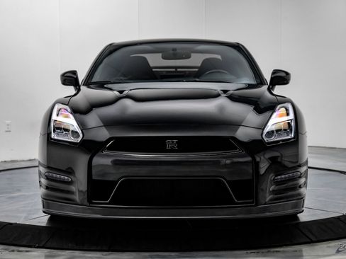 Used 2013 Nissan GT-R Premium image 27