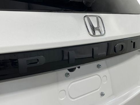 Used 2025 Honda Pilot EX-L image 6