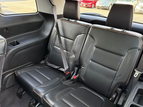 Used 2022 GMC Acadia AT4 w/ Technology Package image 17