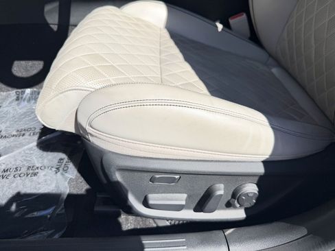 Used 2022 Genesis G70 3.3T RWD image 33