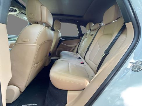 Certified 2021 Porsche Macan AWD/4WD image 25