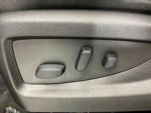 Used 2018 GMC Sierra 1500 SLE w/ SLE Value Package image 32