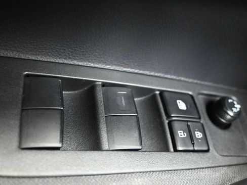 Used 2022 Toyota Corolla LE FWD image 22
