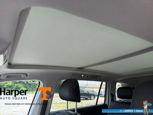 Used 2024 Volkswagen Tiguan SE w/ Panoramic Sunroof Package FWD image 15